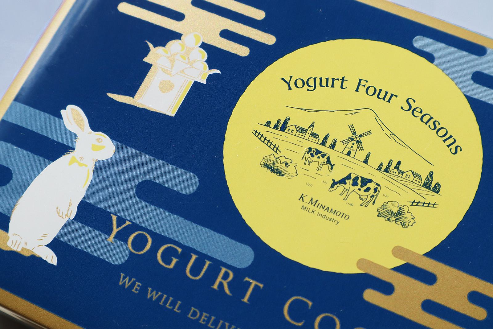 Yogurt Four Seasons「お月見 クッキー缶」パッケージデザイン_2